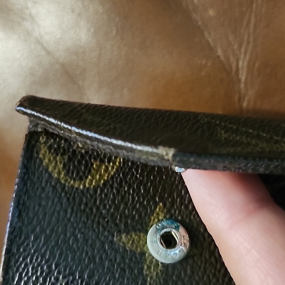 SOLD - Vintage Louis Vuitton 4 Keys Holder - Picture 5 of 10